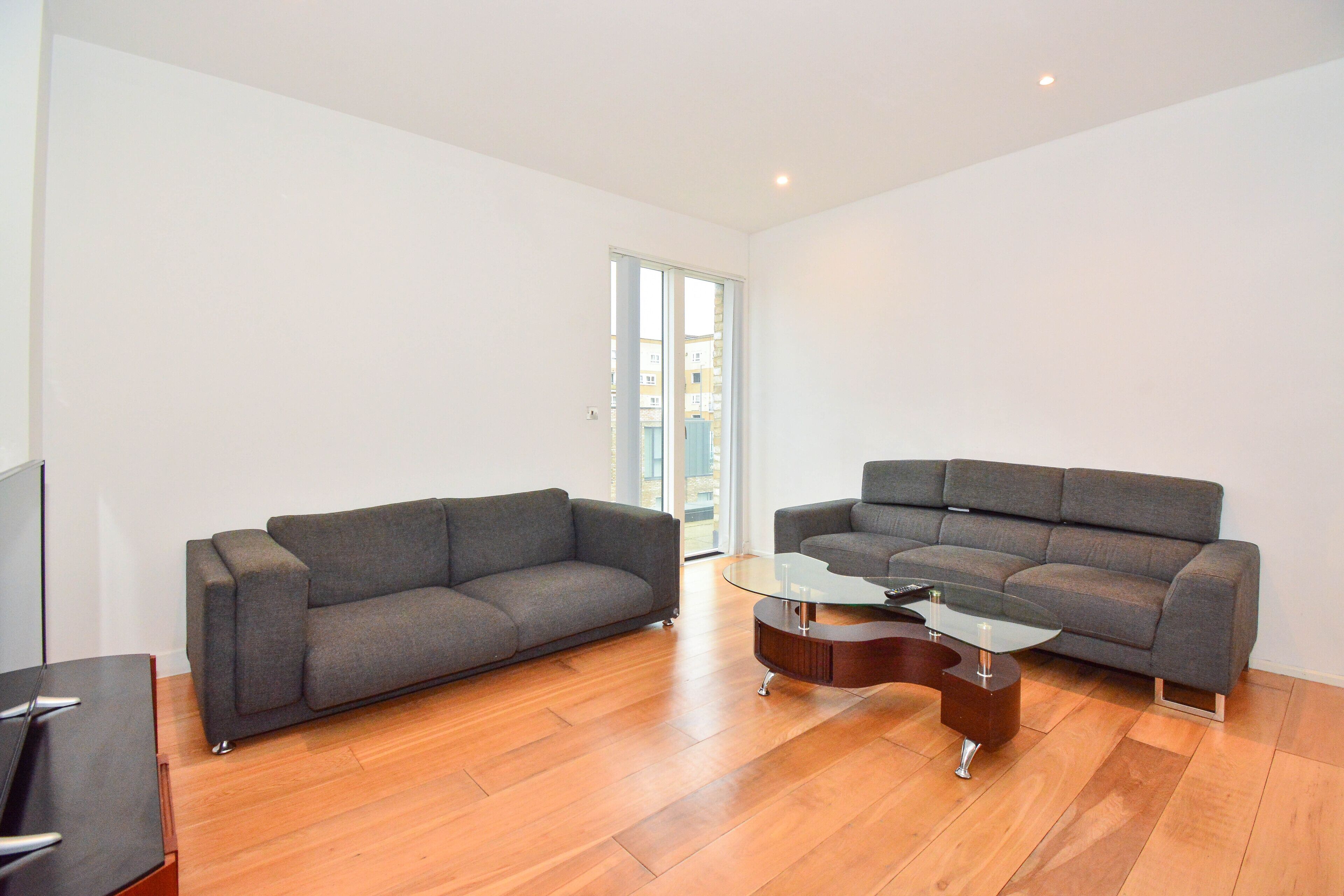 Deluxe Penthouse, 4 Bedrooms | Living room | Flat-screen TV