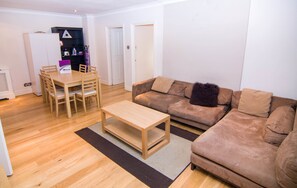 City Apartment, 2 Bedrooms | Living area | Flat-screen TV - Apartment Wharf - Central London (London)