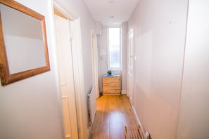 City Apartment, 2 Bedrooms | 1 bedroom, Egyptian cotton sheets, desk, iron/ironing board - Apartment Wharf - Central London (London)