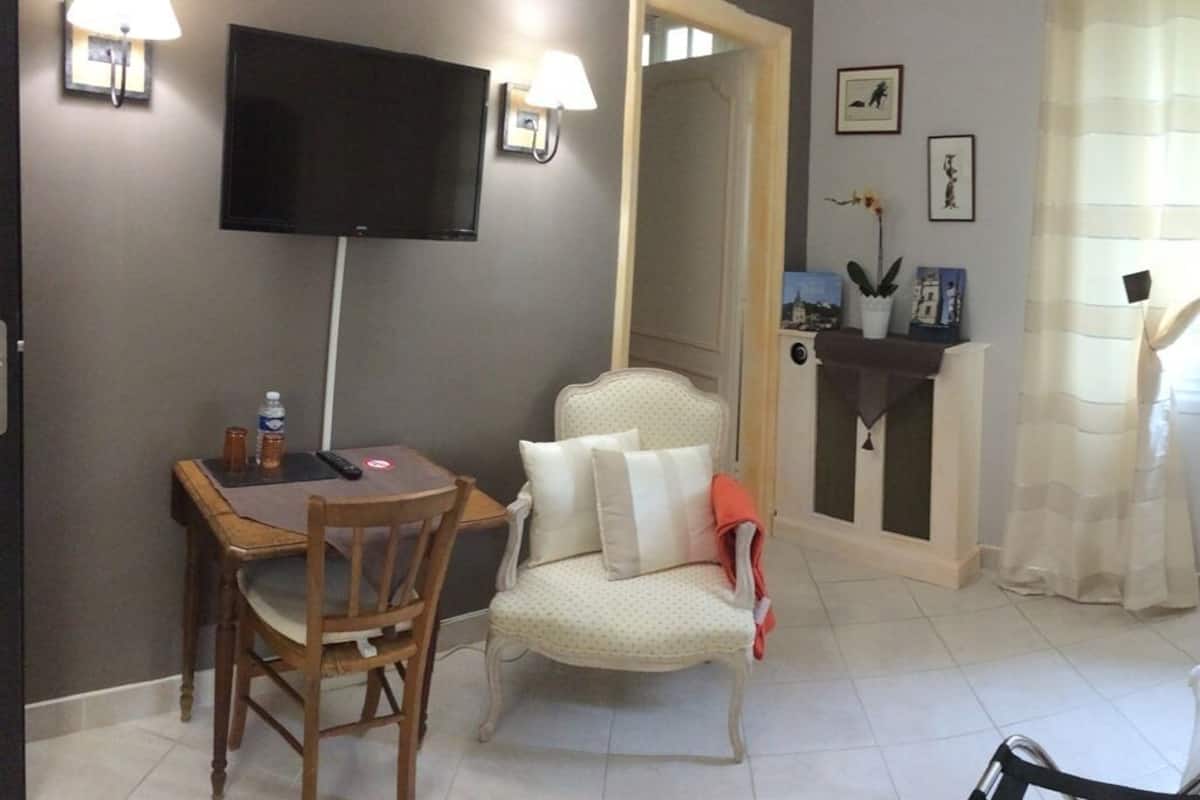 Superior Double Room, Ensuite, Garden View