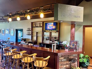 Dinner served, local and international cuisine - Best Northern Motel and Restaurant (Wawa)