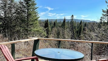 Traditional Cottage, 2 Queen Beds | Free WiFi, bed sheets