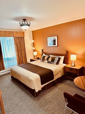 Traditional Room, 1 King Bed | Free WiFi, bed sheets - Best Northern Motel and Restaurant (Wawa)