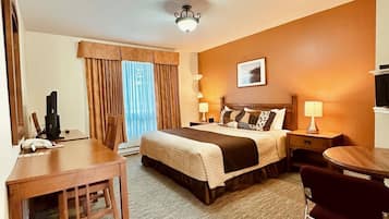 Traditional Room, 1 King Bed | Free WiFi, bed sheets