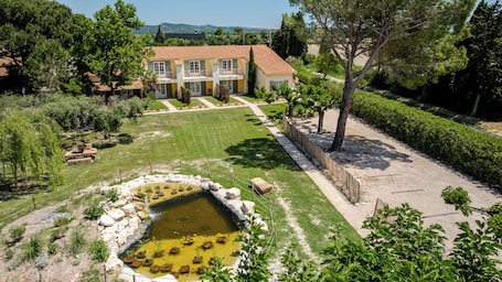 Exterior. Hôtel des Granges
