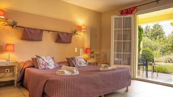 Cofres nos quartos, individualmente decorados