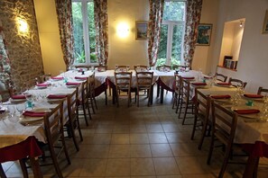 Breakfast, lunch, dinner served; French cuisine