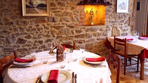Restaurant - Hôtel Lou Cante Perdrix (La Vernarede)