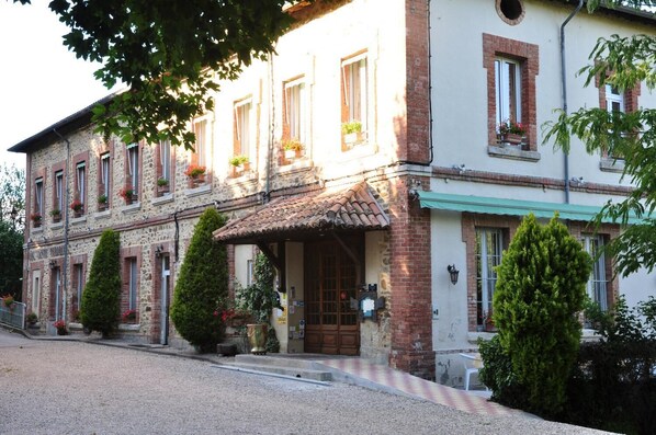 Exterior - Hôtel Lou Cante Perdrix (La Vernarede)