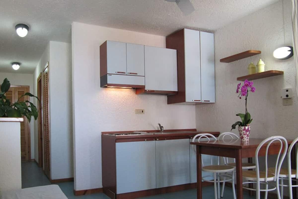 Kühlschrank, Kochgeschirr/Geschirr/Besteck