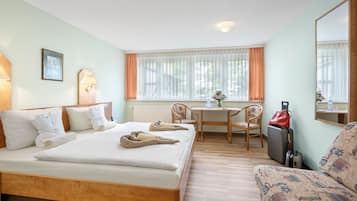 Habitación doble | Escritorio, wifi gratis y ropa de cama