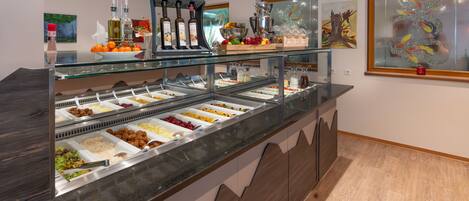 Lunch and dinner served, Regional cuisine