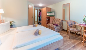 Double Room | Desk, free WiFi, bed sheets - Hotel Thüringenschanze (Oberhof)