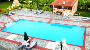Outdoor pool, pool loungers - Jovanna Studios (Kefalonia)