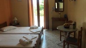 Free cots/infant beds, free WiFi - Jovanna Studios (Kefalonia)