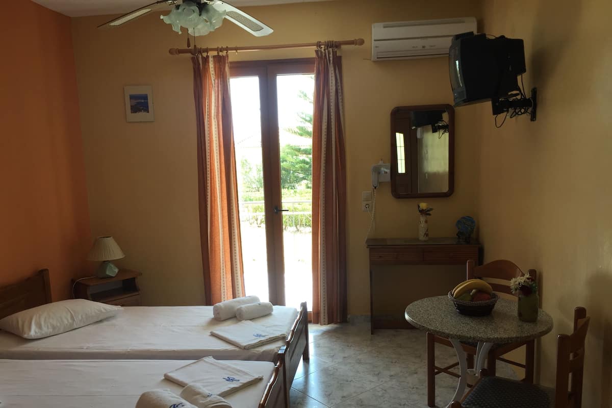 Free cots/infant beds, free WiFi