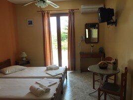 Free cribs/infant beds, free WiFi