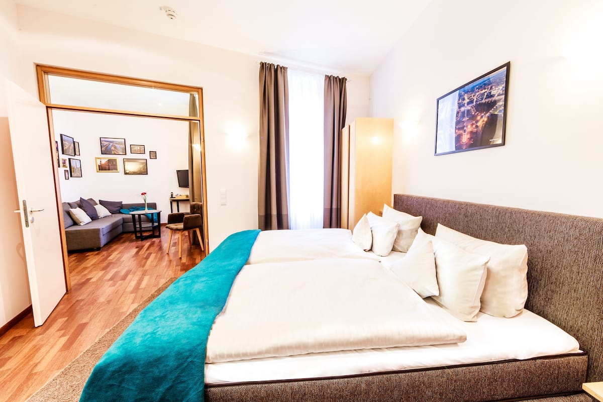 1 bedroom, premium bedding, free minibar, in-room safe