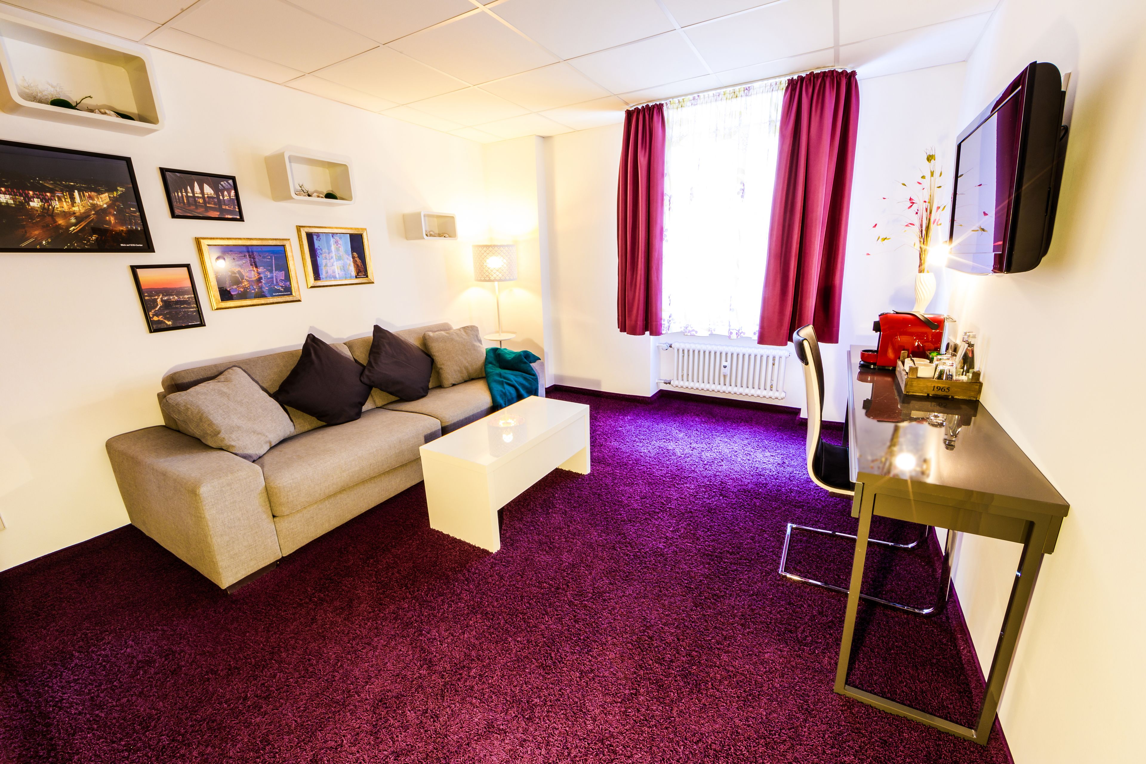 suite, 1 bedroom | 1 bedroom, premium bedding, free minibar, in-room safe