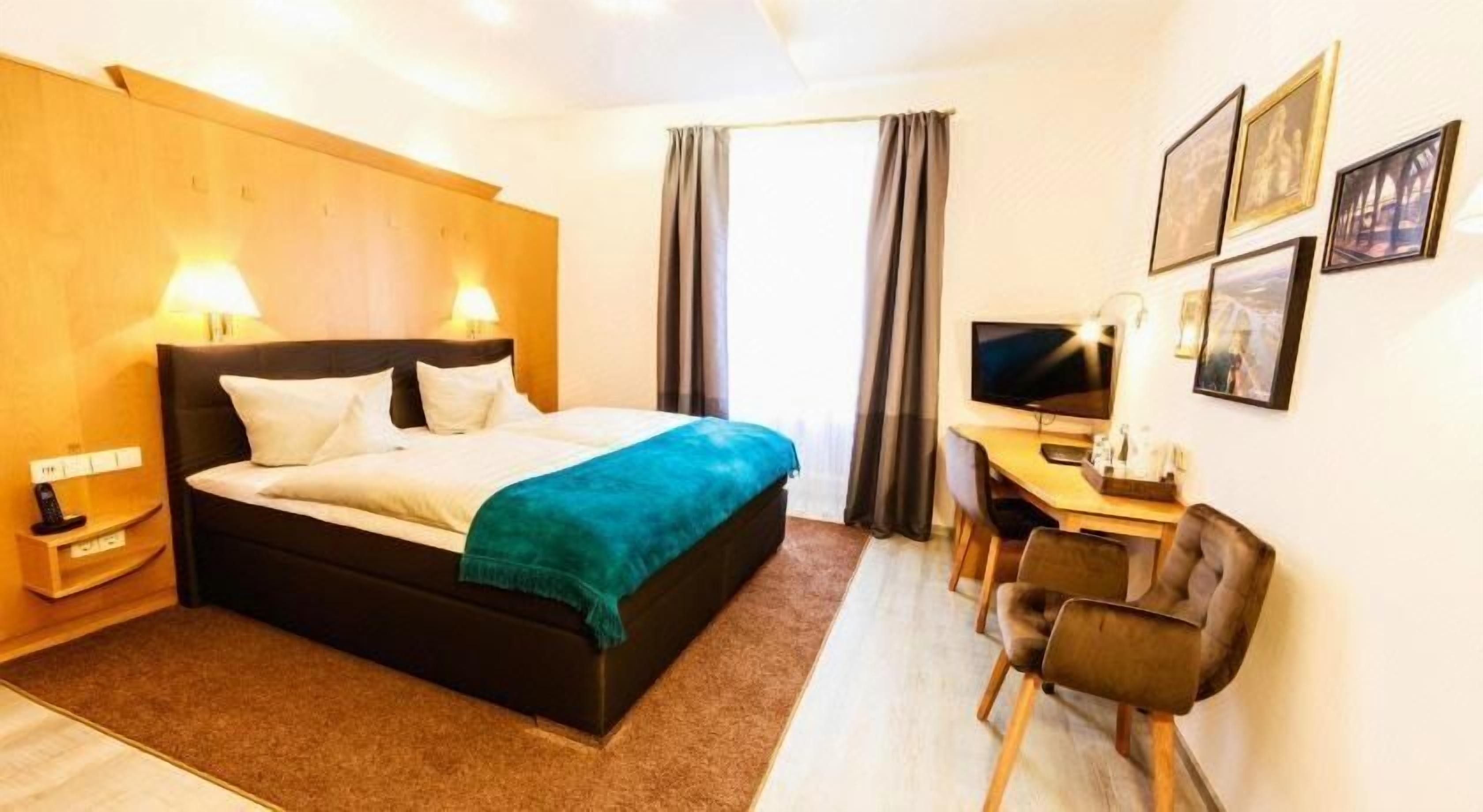1 bedroom, premium bedding, free minibar, in-room safe