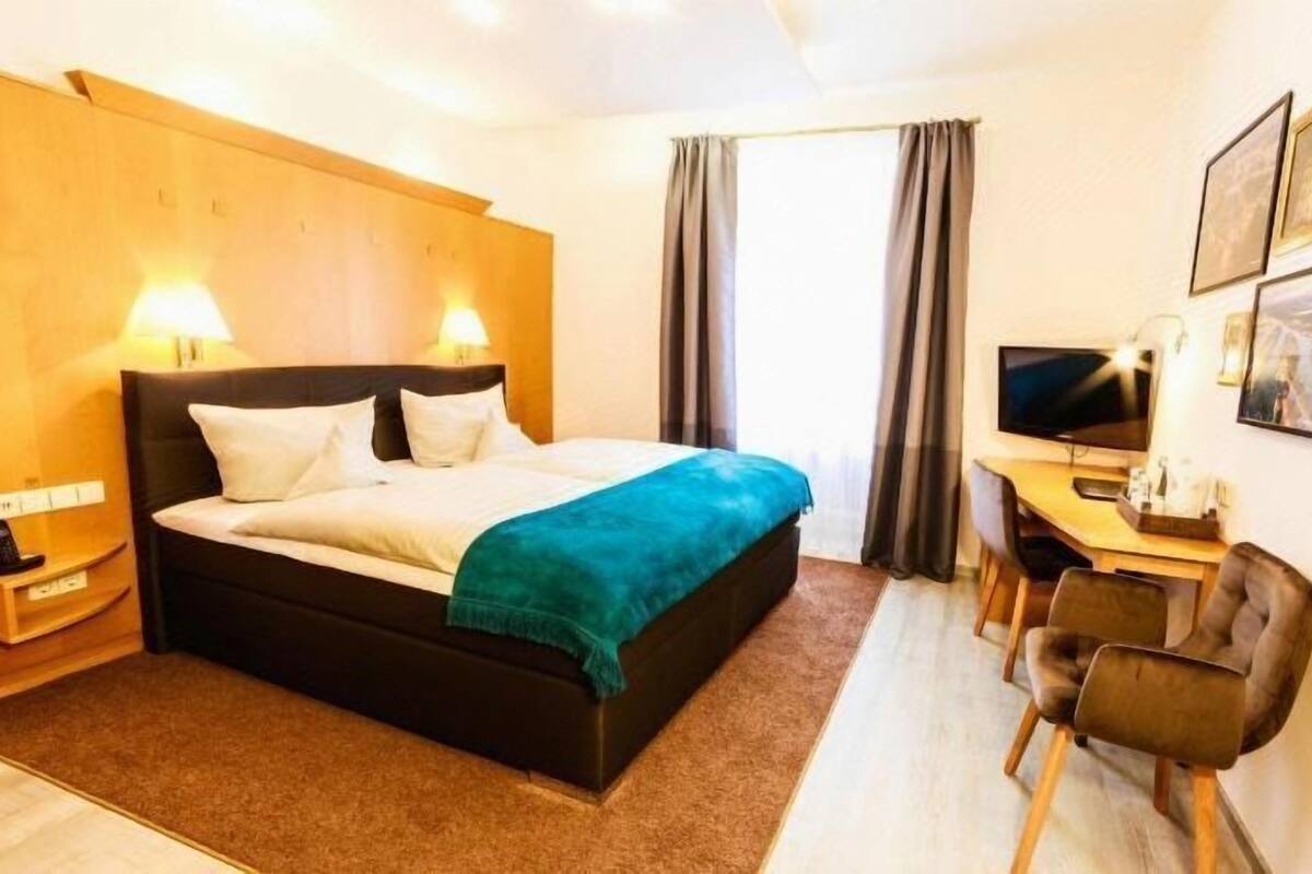 1 bedroom, premium bedding, free minibar, in-room safe