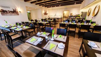 Esmorzar diari d'estil bufet gratuït