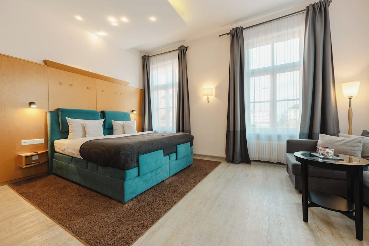 1 bedroom, premium bedding, free minibar, in-room safe