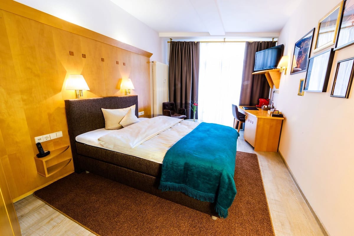 1 bedroom, premium bedding, free minibar, in-room safe