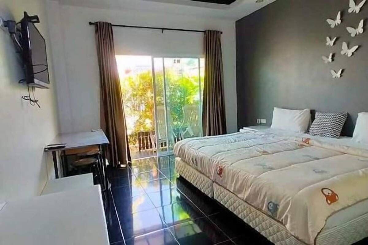 Desk, rollaway beds (surcharge), WiFi (free)