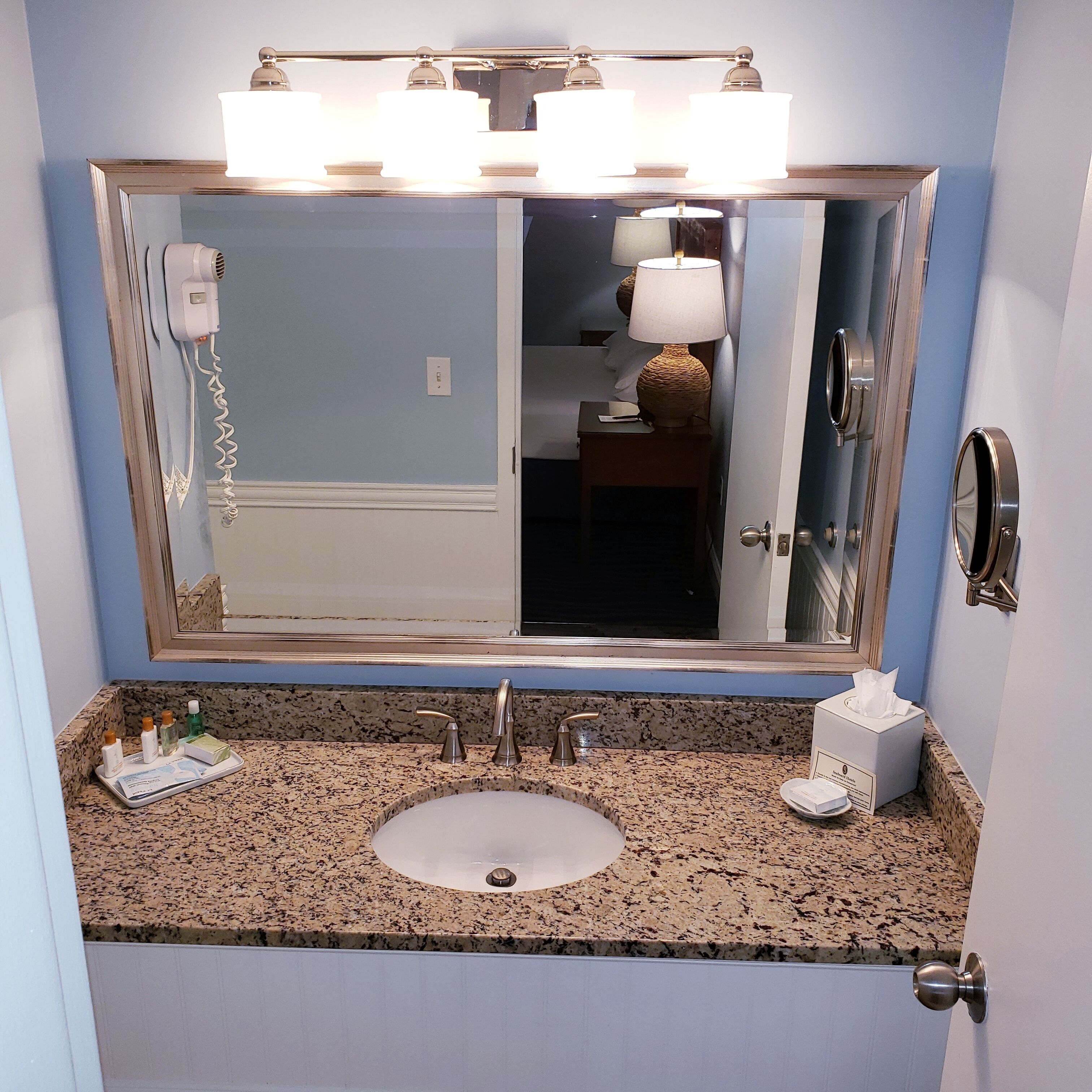 sea glass king suite, avenue ii separate bldg, no elevator | bathroom | designer toiletries, hair dryer, towels