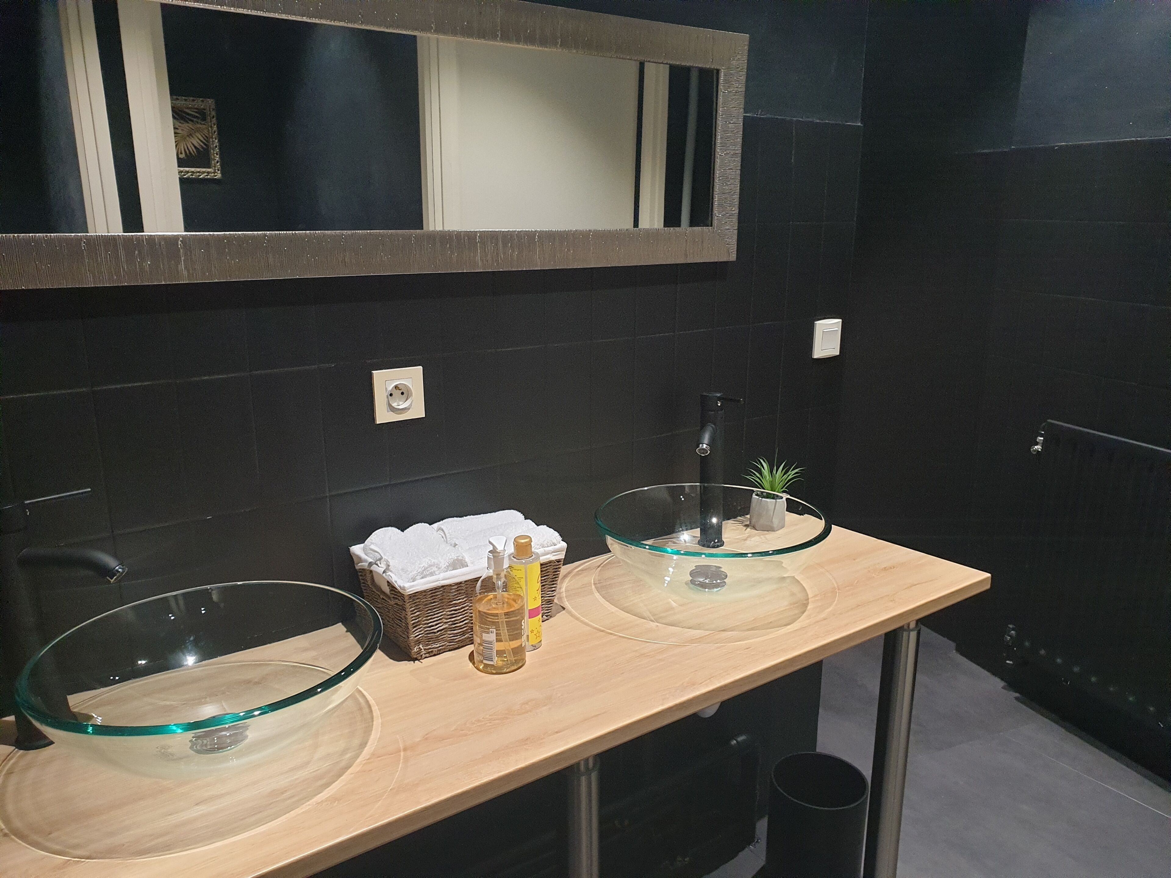 combined shower/bathtub, free toiletries, hair dryer, towels