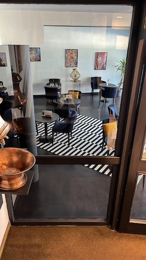 Sala de estar en el lobby