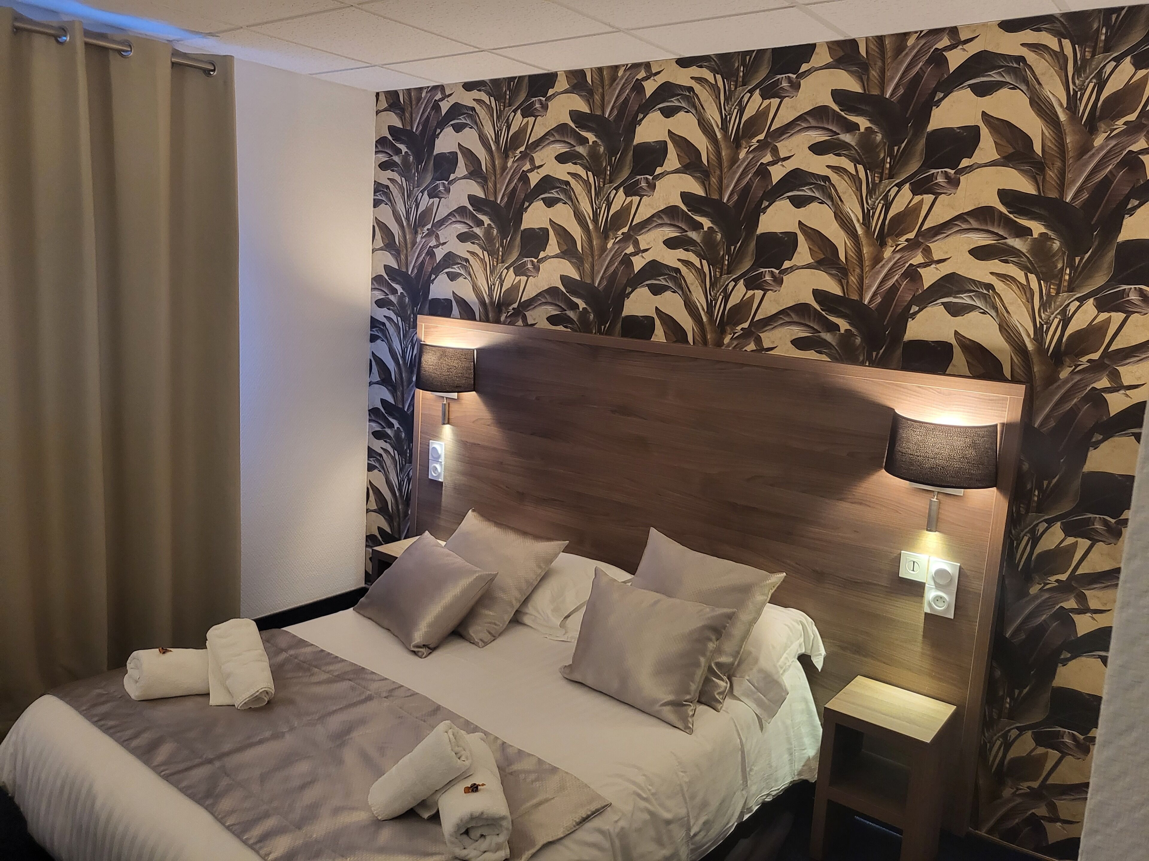 Premium bedding, individually decorated, desk, laptop workspace