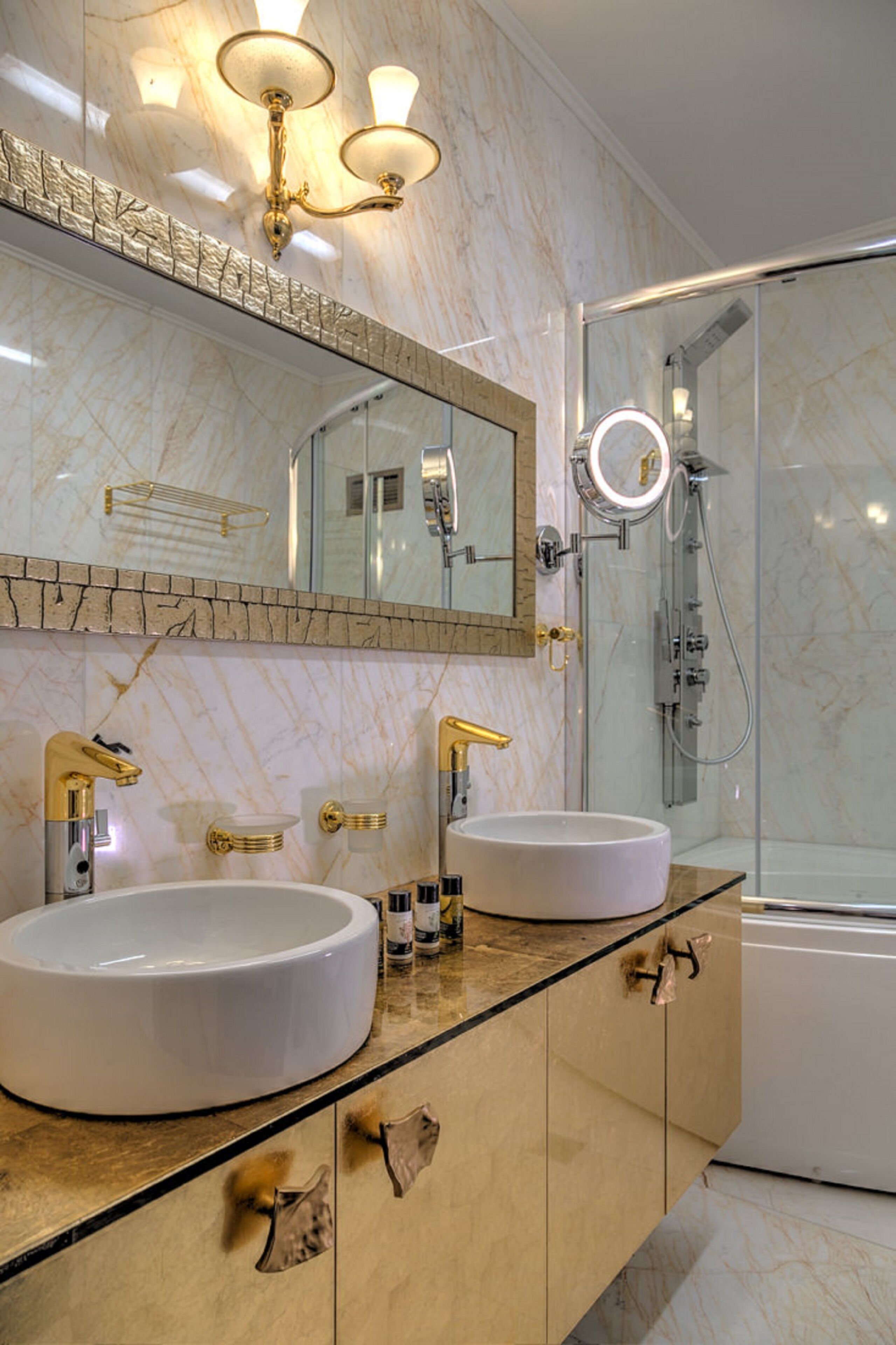 maria - athena suite | bathroom | free toiletries, hair dryer, bathrobes, slippers