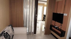 Apartemen, 2 kamar tidur | Ruang keluarga | TV LED