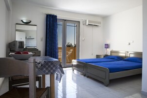 Free cribs/infant beds, free WiFi