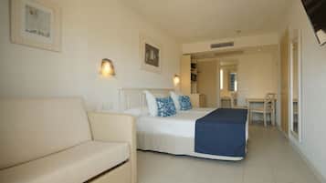 Minibar, desk, blackout drapes, WiFi (free)