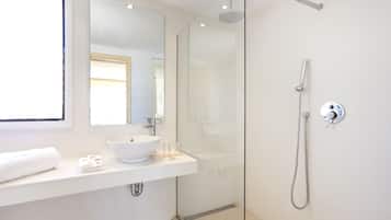 Douche, articles de toilette gratuits, serviettes fournies