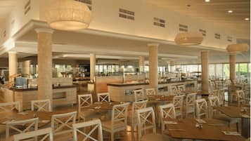 S'hi serveixen esmorzars, dinars i sopars