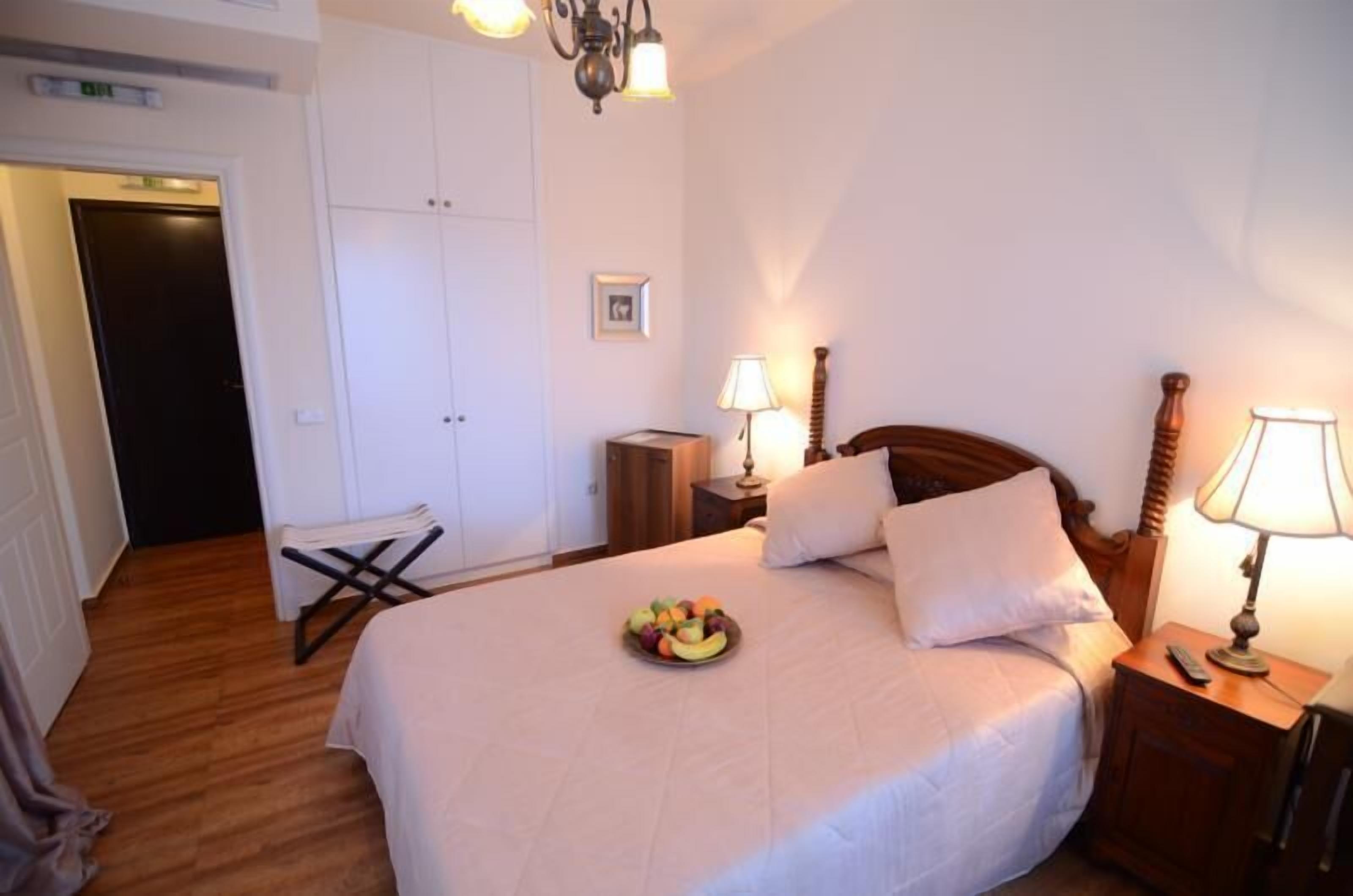 Free minibar items, in-room safe, desk, soundproofing