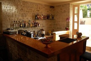 Bar (on property) - Korina Gallery Hotel (Ithaki)