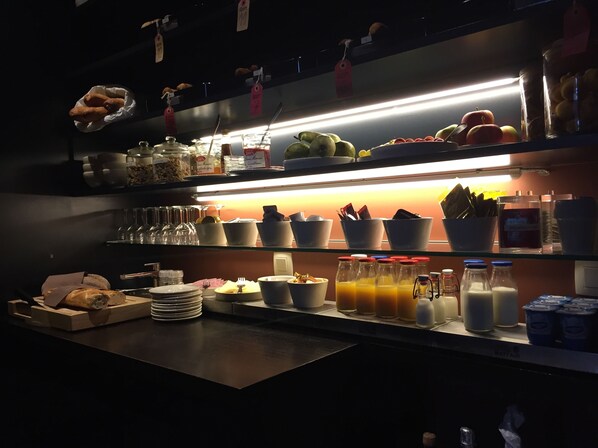 Daily cooked-to-order breakfast (EUR 17.5 per person) - B&B Zakske 13  (Bruges)