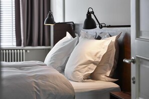 Premium bedding, down comforters, minibar, desk - B&B St Jacobs (Bruges)