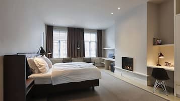 Hochwertige Bettwaren, Daunenbettdecken, Minibar, Schreibtisch