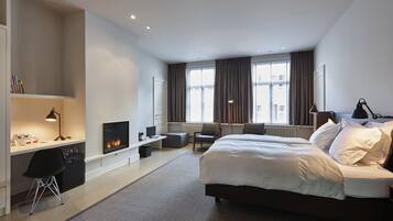 Premium bedding, down comforters, minibar, desk