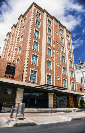 Front of property - Hotel Black Usaquen (Bogotá)