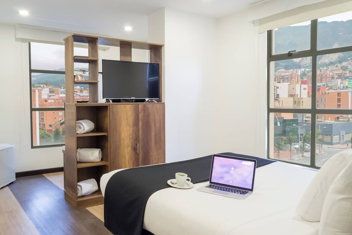 Comfort Room | Minibar, in-room safe, soundproofing, iron/ironing board (on request)