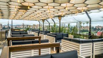 2 bars/lounges, wine bar, gastropub
