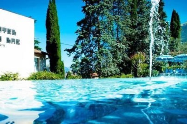 Outdoor pool, an infinity pool, sun loungers
