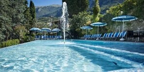 Außenpool, Infinity-Pool, Liegestühle